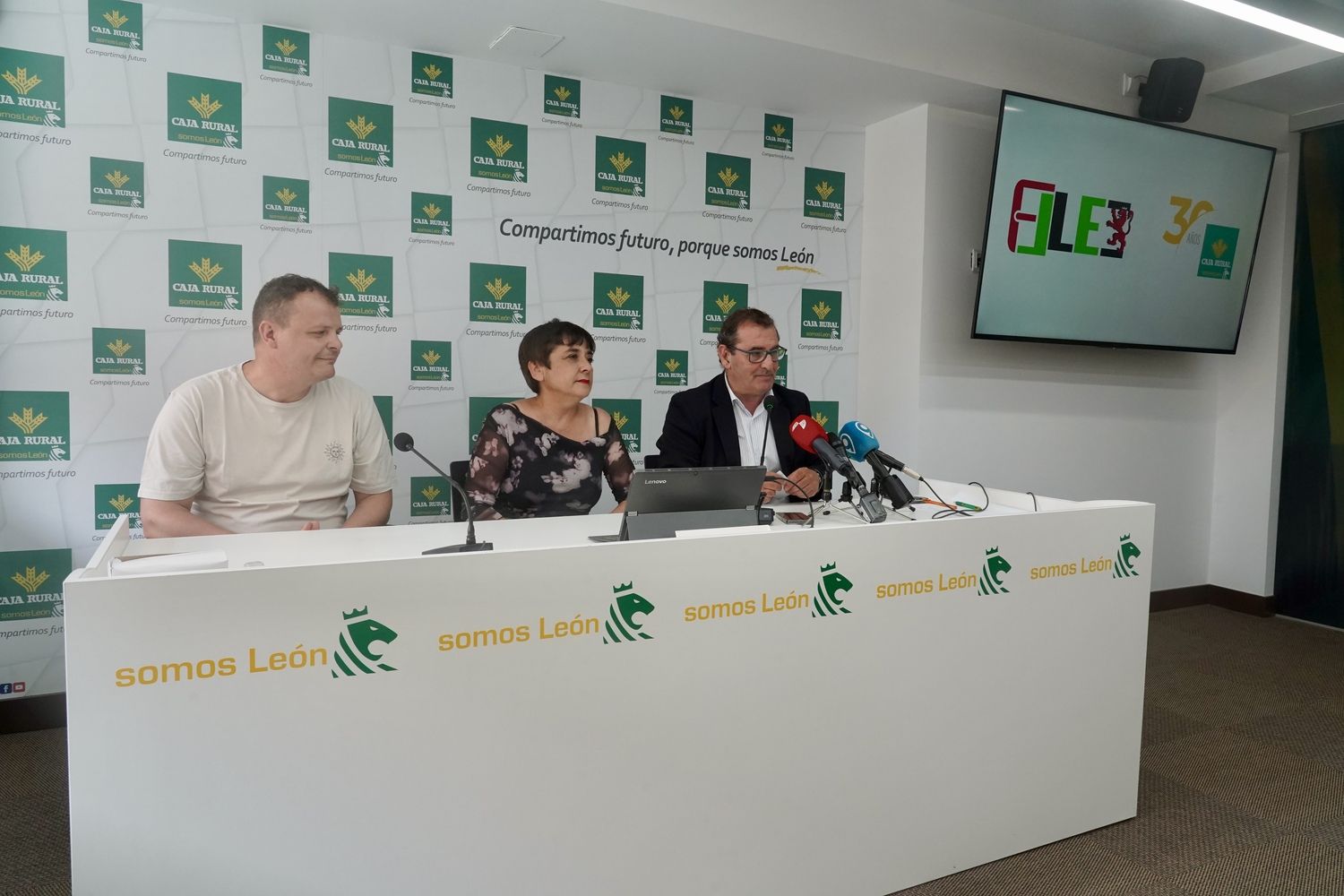Presentación de la renovación del acuerdo de colaboración de Caja Rural con la Federación de Lucha Leonesa | Campillo / ICAL