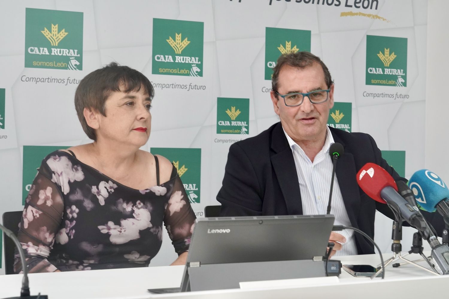 Presentación de la renovación del acuerdo de colaboración de Caja Rural con la Federación de Lucha Leonesa | Campillo / ICAL