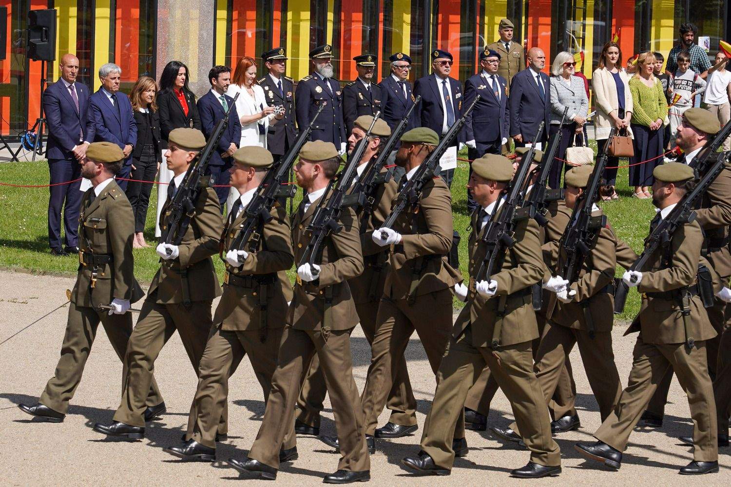 Celebración del Día de las Fuerzas Armadas en León | Campillo / ICAL