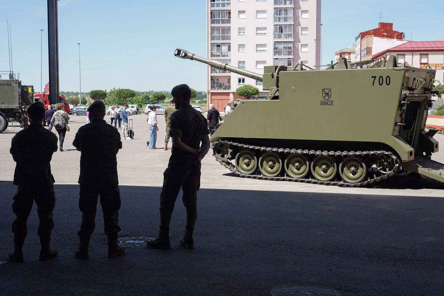 Celebración del Día de las Fuerzas Armadas en León | Campillo / ICAL