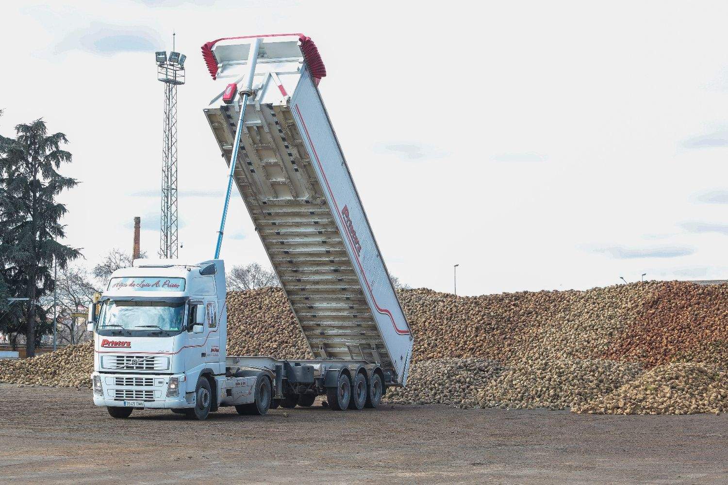 La Diputación de León exige a la Junta y el Gobierno medidas ante el “despropósito” del cierre de la planta azucarera de La Bañeza La Diputación de León exige a la Junta y el Gobierno medidas ante el “despropósito” del cierre de la planta azucarera de La Bañeza