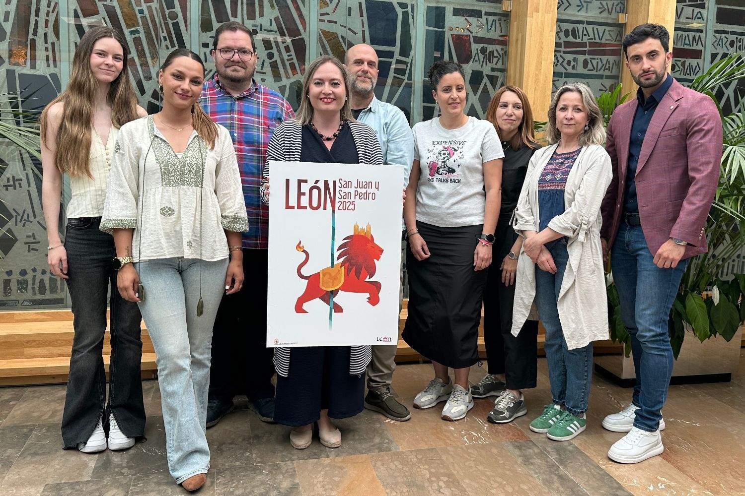 León ya tiene cartel para sus fiestas de San Juan y San Pedro: 'Rampante', de Juan Diego Ingelmo Benavente León ya tiene cartel para sus fiestas de San Juan y San Pedro: 'Rampante', de Juan Diego Ingelmo Benavente