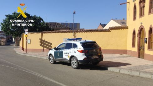 Detenido un hombre que robó en un supermercado y un estanco que Valencia de Don Juan (León)