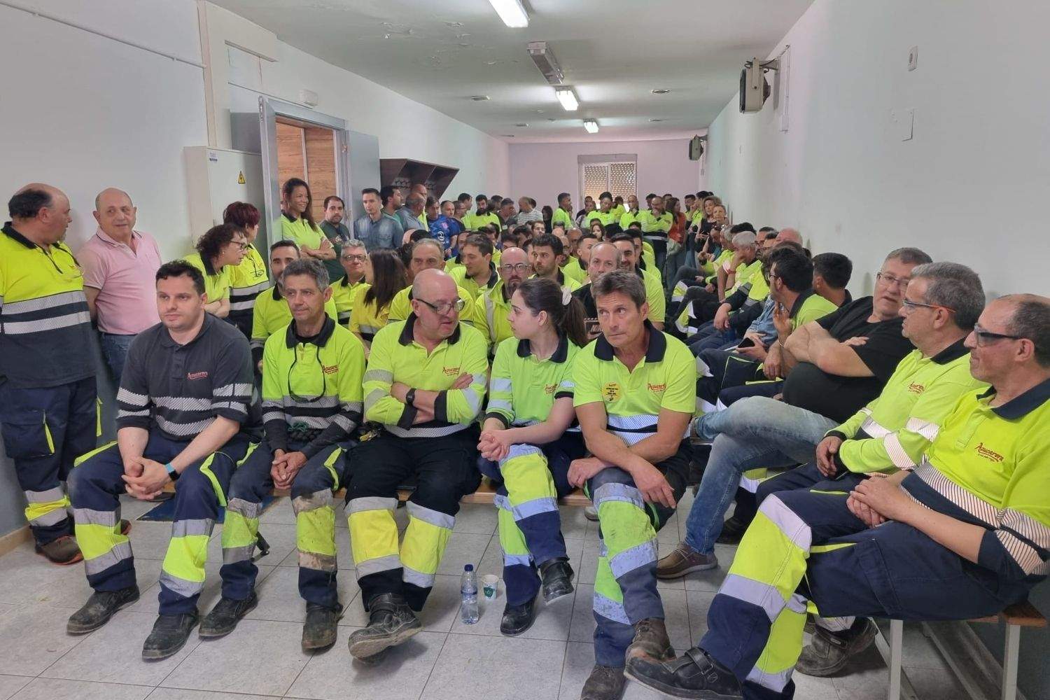Asamblea de trabajadores de la fábrica de Azucarera en La Bañeza 