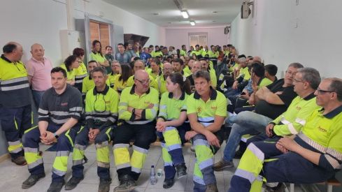 Asamblea de trabajadores de la fábrica de Azucarera en La Bañeza 