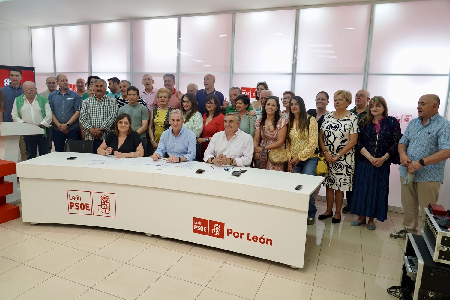 Asamblea general extraordinaria de la Agrupación Municipal del PSOE de León | Campillo / ICAL