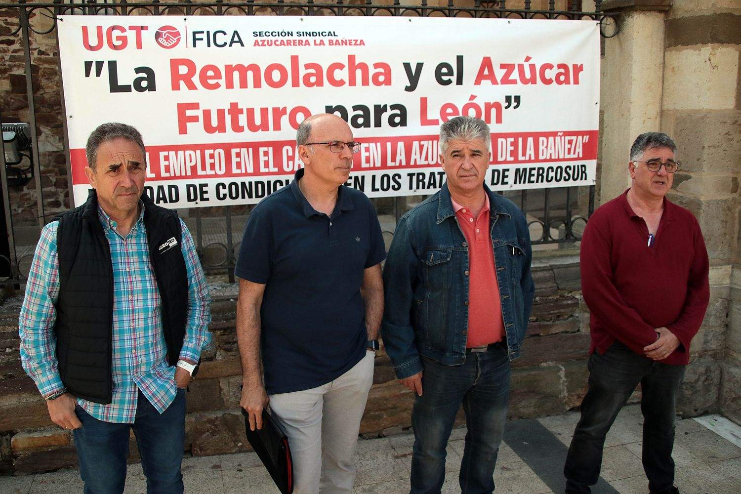 Peio García / ICAL. Termina la reunión entre las consejeras de Industria y de Agricultura con el comité de empresa de Azucarera de La Bañeza