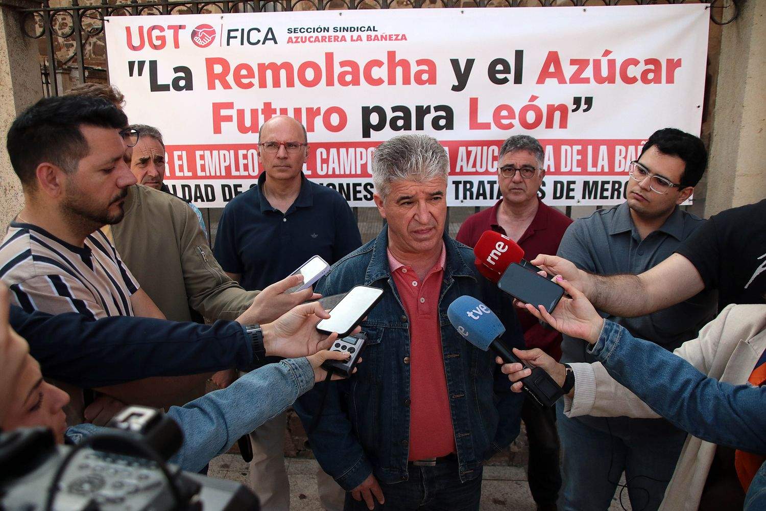 El comité de empresa de Azucarera en La Bañeza pide “unidad” entre la Junta y el Gobierno y la implicación de las Opas | Peio García / ICAL