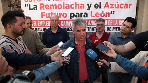 El comité de empresa de Azucarera en La Bañeza pide “unidad” entre la Junta y el Gobierno y la implicación de las Opas | Peio García / ICAL