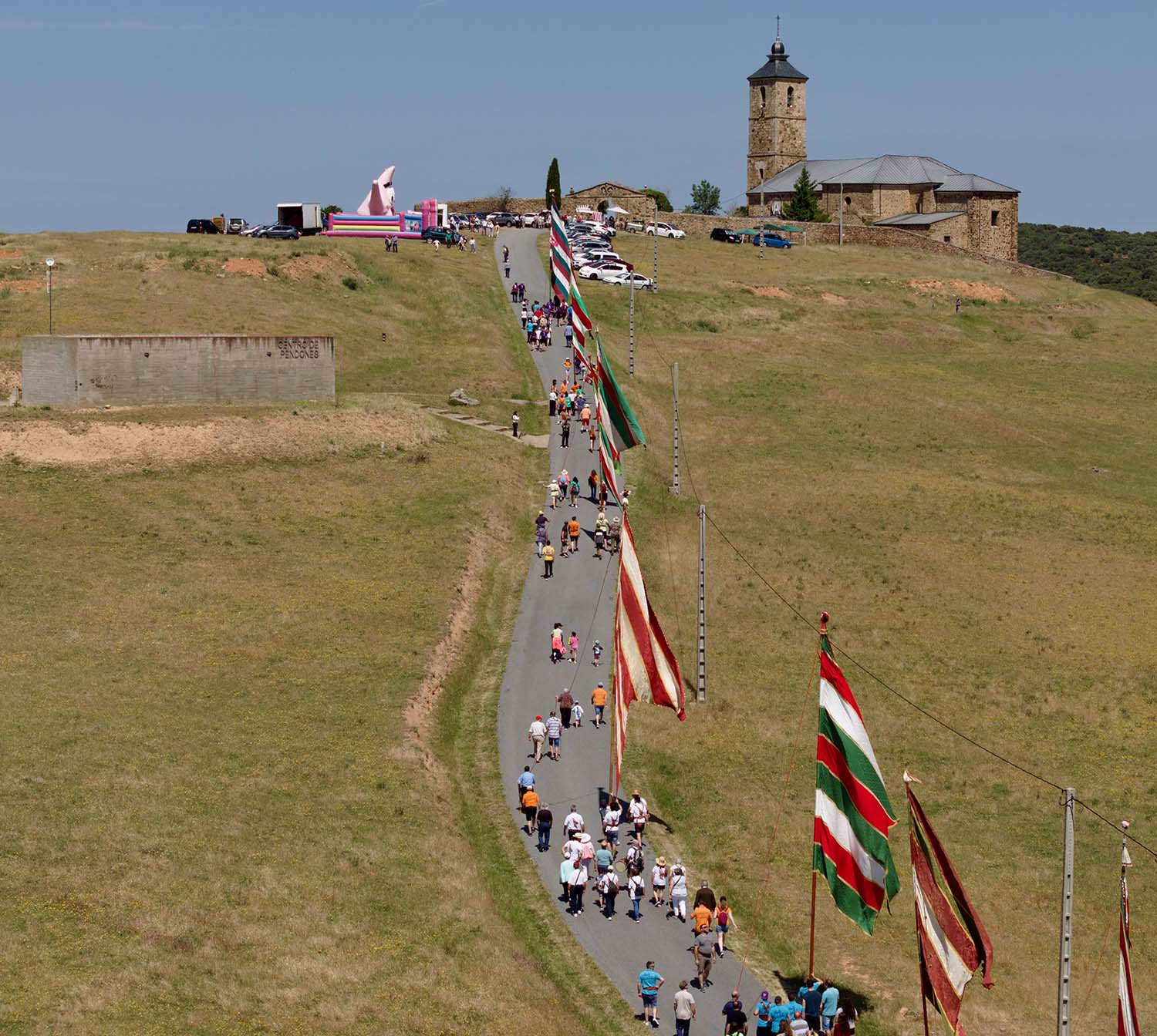 El Santuario de Castrotierra (León) celebra la fiesta de las Pascuas .