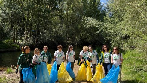 Voluntarios leoneses recogen basura en espacios naturales con motivo del Día Mundial del Medio Ambiente dentro del Proyecto Libera (2)