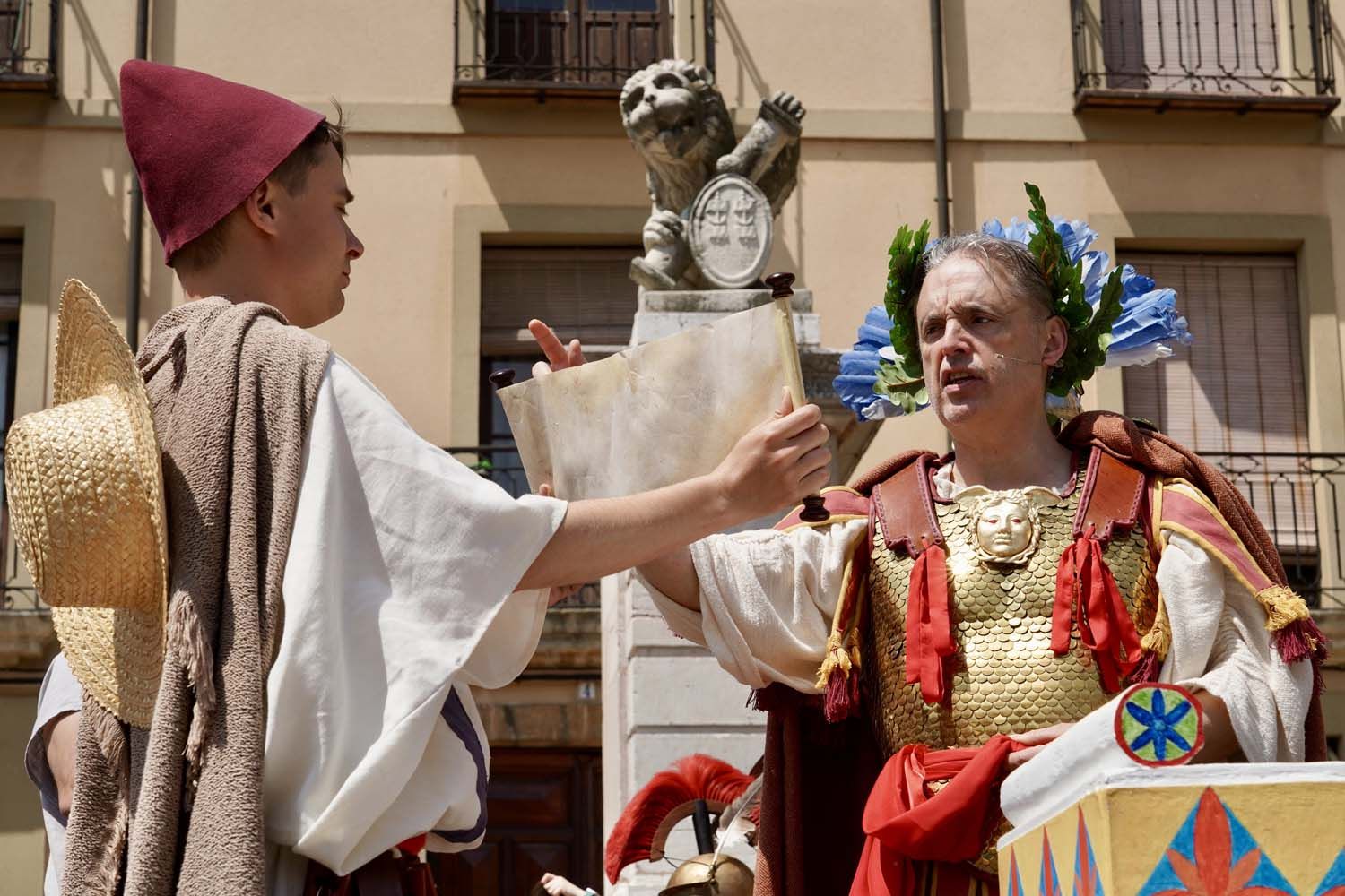 CampilloICAL . Acto del Natalicio en León con entrega del águila legionaria y ritual sacrificatorio, tras el desfile legionario