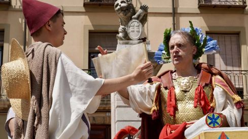 Acto del Natalicio en León con entrega del águila legionaria y ritual sacrificatorio, tras el desfile legionario | Carlos S. Campillo / ICAL
