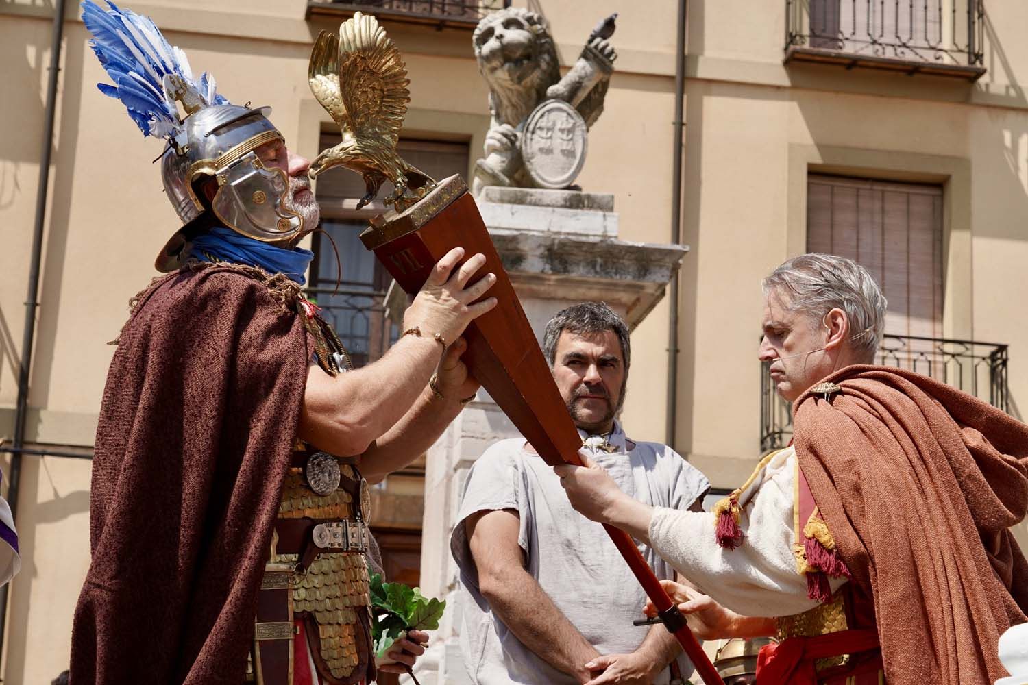 CampilloICAL . Acto del Natalicio en León con entrega del águila legionaria y ritual sacrificatorio, tras el desfile legionario (4)