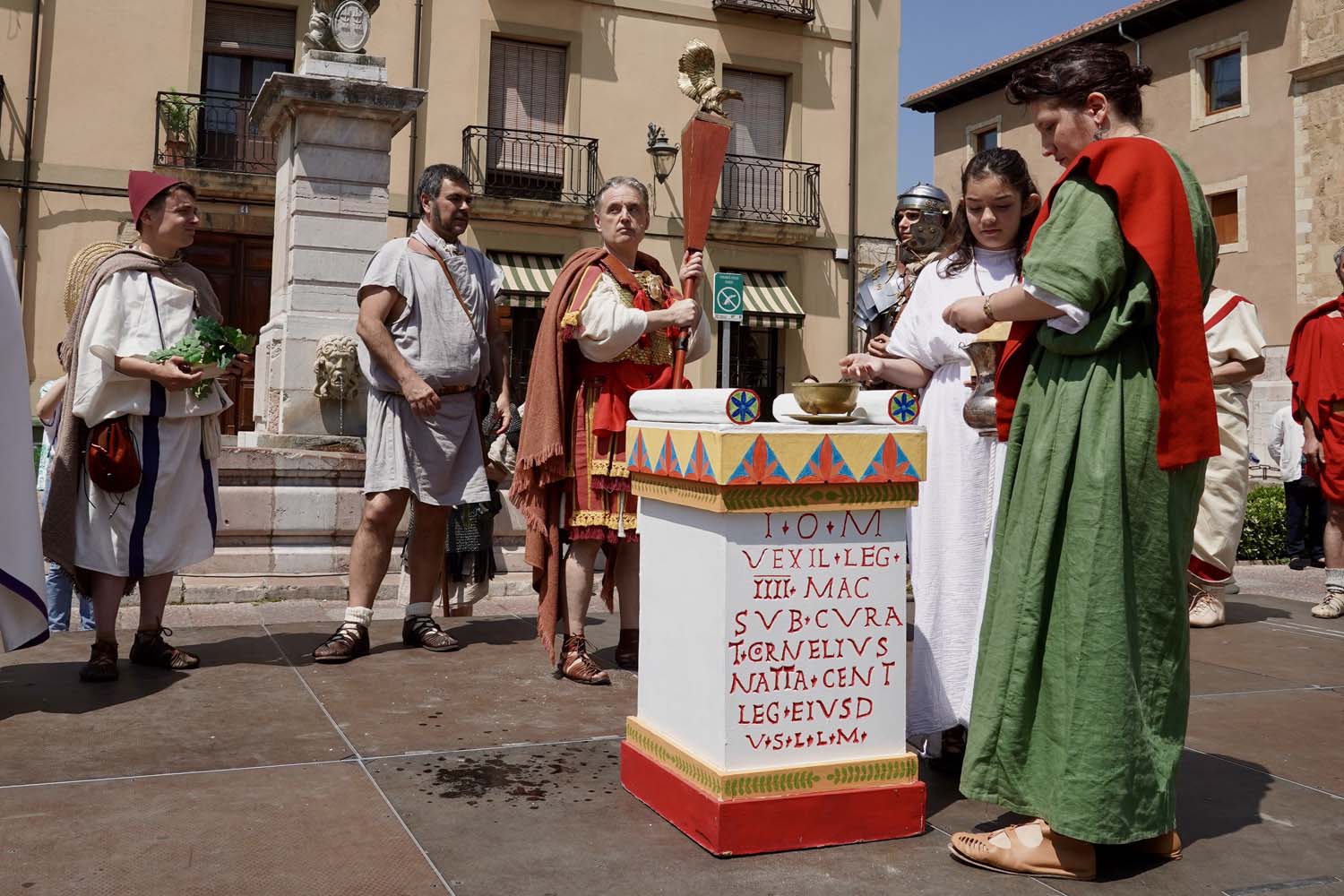 CampilloICAL . Acto del Natalicio en León con entrega del águila legionaria y ritual sacrificatorio, tras el desfile legionario (2)