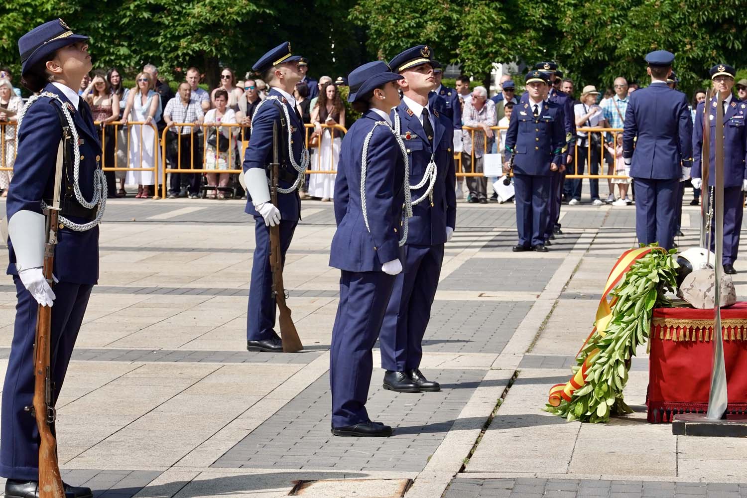 Campillo ICAL. Acto de entrega del título de Hijos Adoptivos de León a los alumnos de la Academia Básica del Aire y del Espacio de La Virgen del Camino (5)