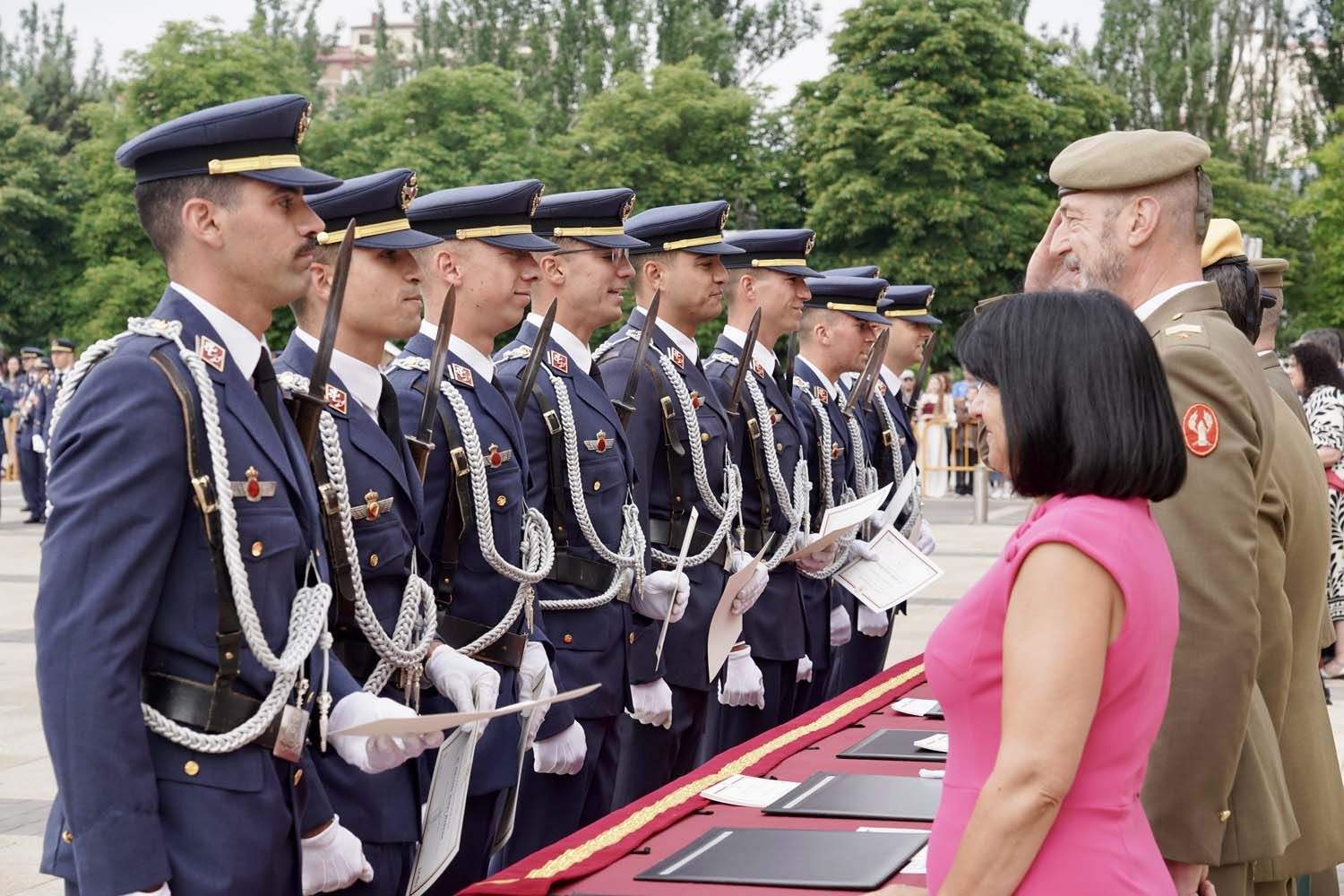 Campillo ICAL. Acto de entrega del título de Hijos Adoptivos de León a los alumnos de la Academia Básica del Aire y del Espacio de La Virgen del Camino (1)