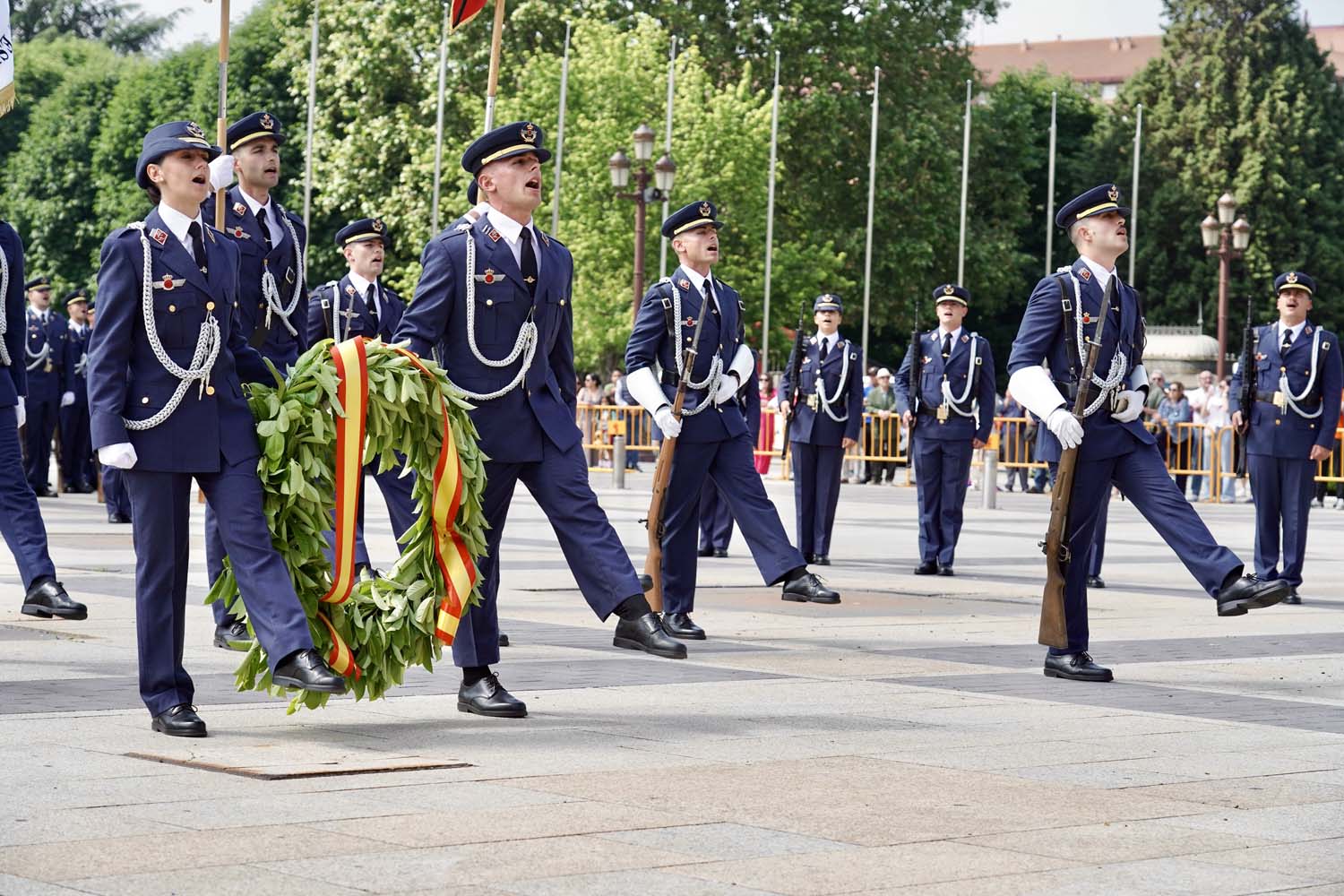 Campillo ICAL. Acto de entrega del título de Hijos Adoptivos de León a los alumnos de la Academia Básica del Aire y del Espacio de La Virgen del Camino (4)