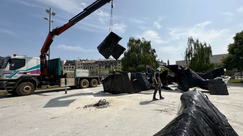 Comienza el montaje del león gigante en la explanada de los Pendones Leoneses | Ayuntamiento de León