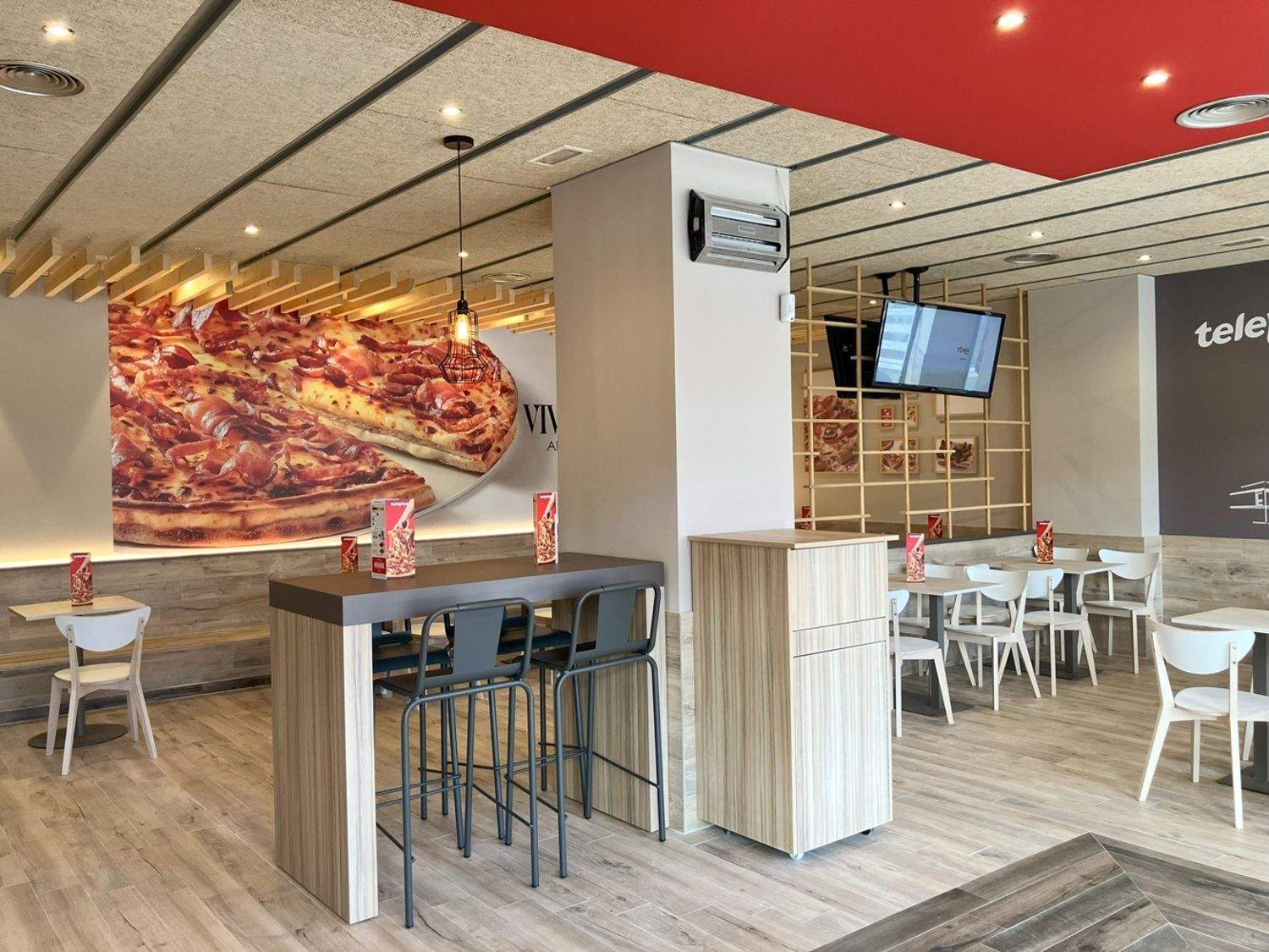 La modernización del establecimiento de Telepizza ubicado en Trobajo del Camino La modernización del establecimiento de Telepizza ubicado en Trobajo del Camino