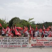  Trabajadores de Azucarera de conectan frente a la sede de las Cortes para defender sus puestos de trabajo | Rubén Cacho / ICAL