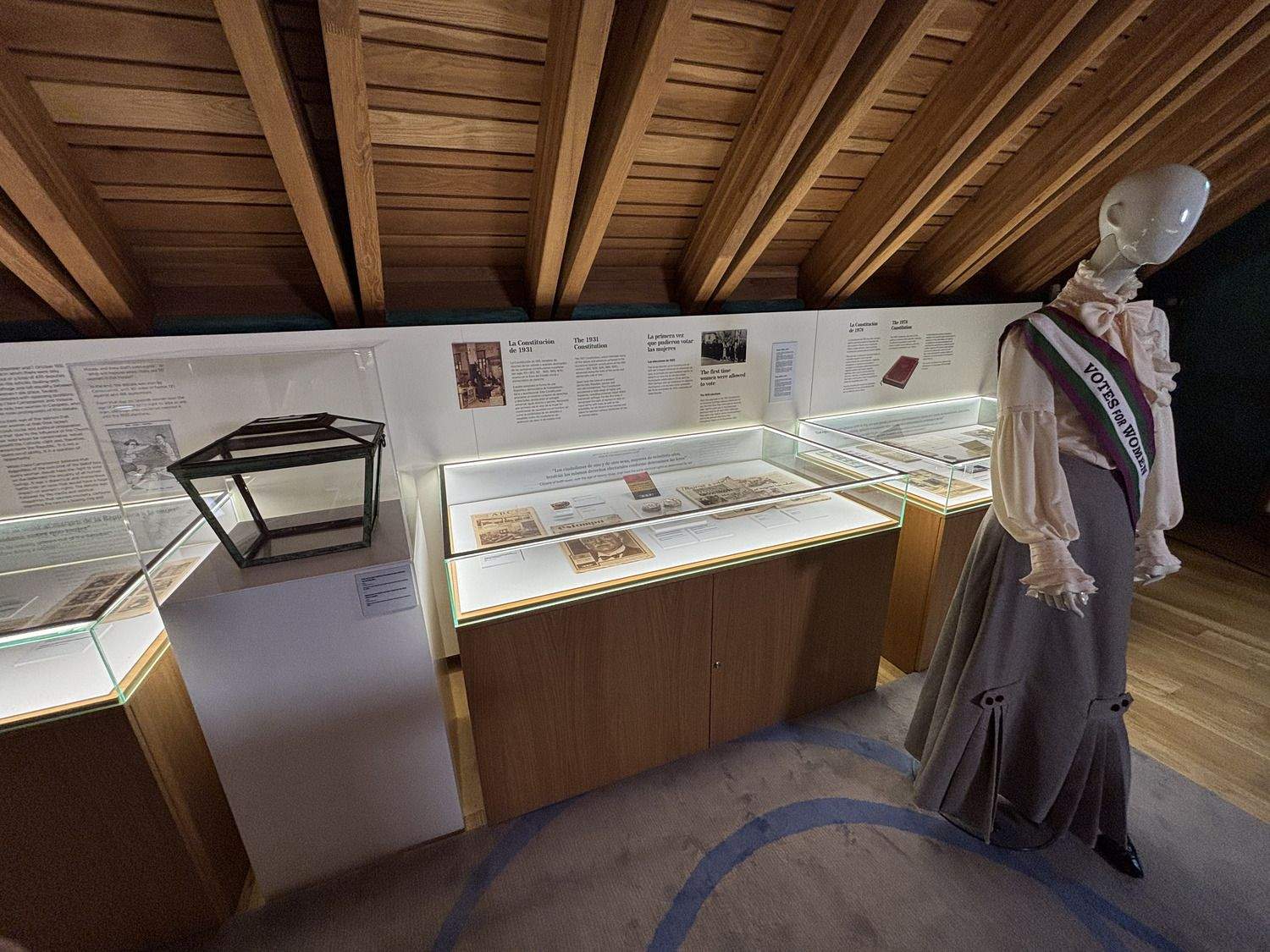 Presentación de la exposición 'La Conquista del Voto' en el Museo Casa Botines de Gaudí en León Presentación de la exposición 'La Conquista del Voto' en el Museo Casa Botines de Gaudí en León