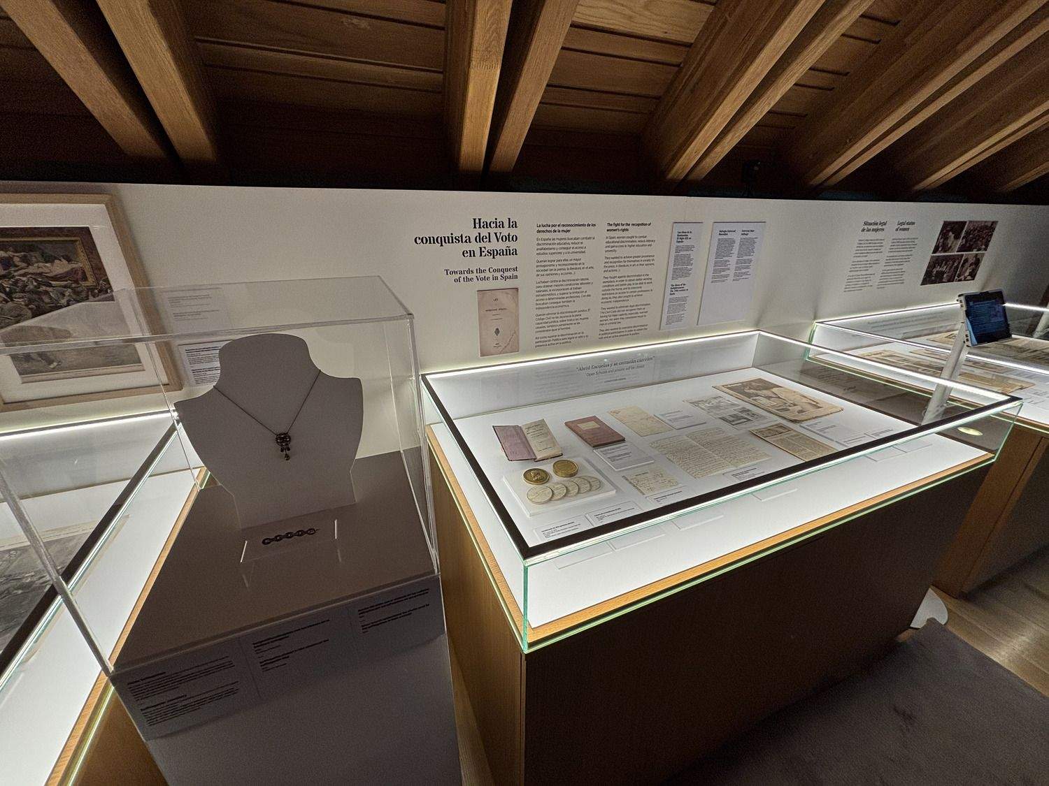 Presentación de la exposición 'La Conquista del Voto' en el Museo Casa Botines de Gaudí en León Presentación de la exposición 'La Conquista del Voto' en el Museo Casa Botines de Gaudí en León