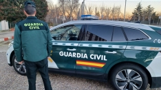 Guardia Civil | Detenido tras protagonizar una persecución de ‘película’: Huye con un coche robado y termina volcando en Azadinos (León) Guardia Civil | Detenido tras protagonizar una persecución de ‘película’: Huye con un coche robado y termina volcando en Azadinos (León)