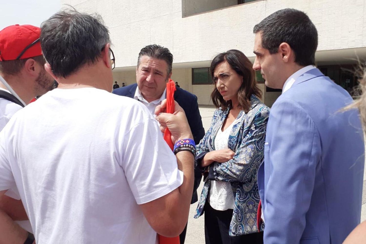 Luis Mariano Santos, Alicia Gallego y Carlos Salgado, líderes de UPL en la concentración de los trabajadores de Azucarera frente a las Cortes de CyL Luis Mariano Santos, Alicia Gallego y Carlos Salgado, líderes de UPL en la concentración de los trabajadores de Azucarera frente a las Cortes de CyL