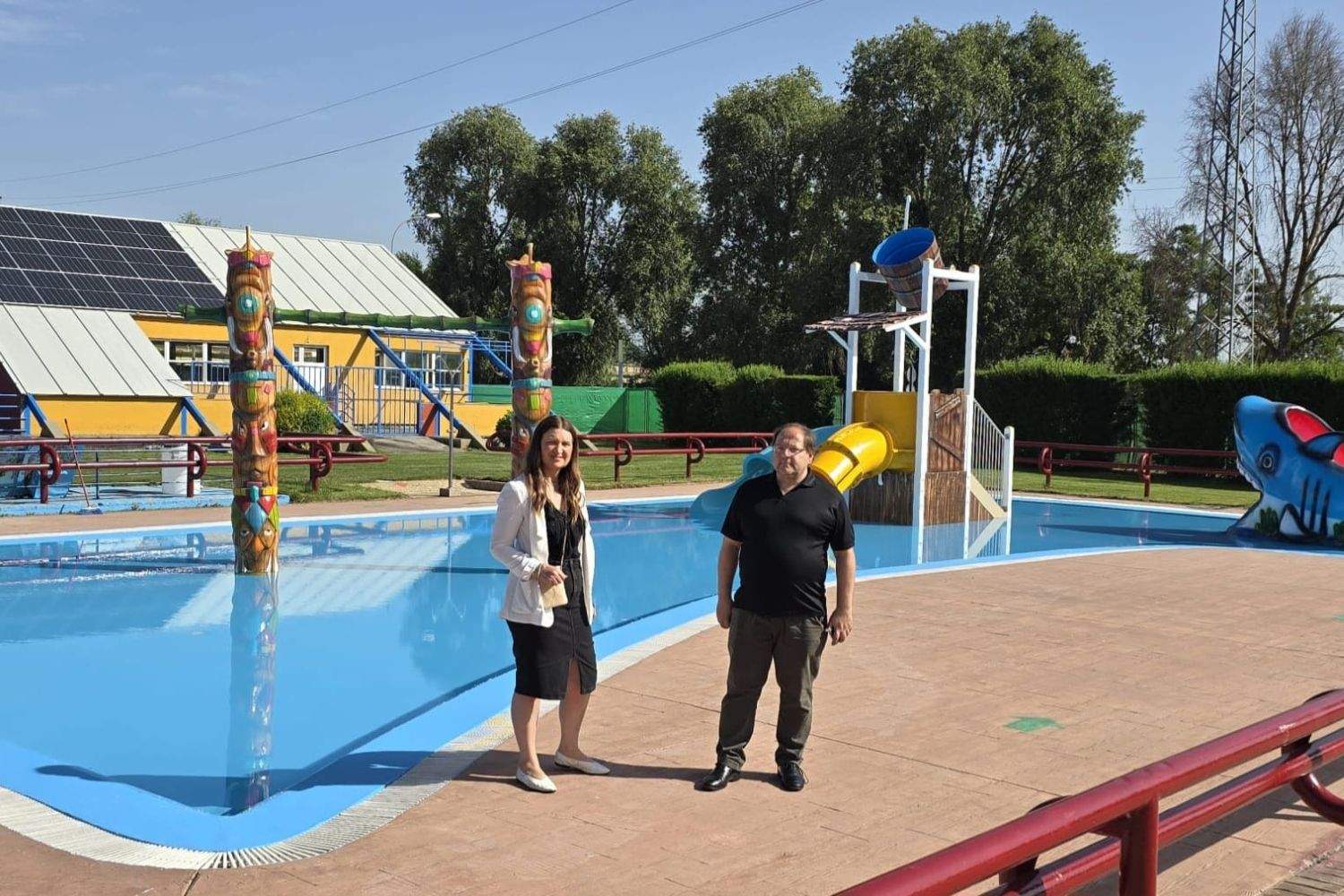 La Bañeza 'da el pistoletazo' de salida al verano con la apertura de las piscinas municipales 