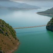 Infografía del puente colgante sobre el embalse de Riaño 