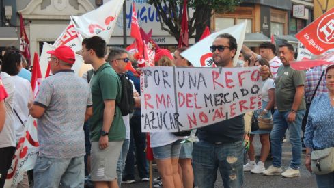 Los sindicatos acusan a Azucarera de “maquillar” el cierre de la planta de La Bañeza 