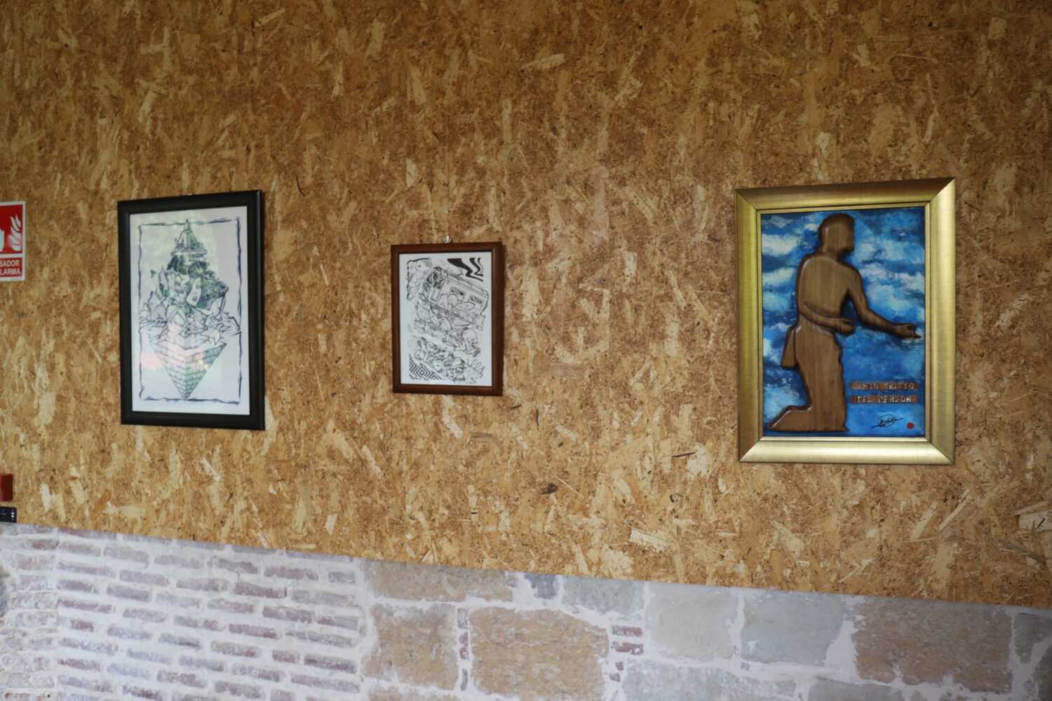 Exposición 'Exponiéndonos' de Acles en el claustro de los Capuchinos