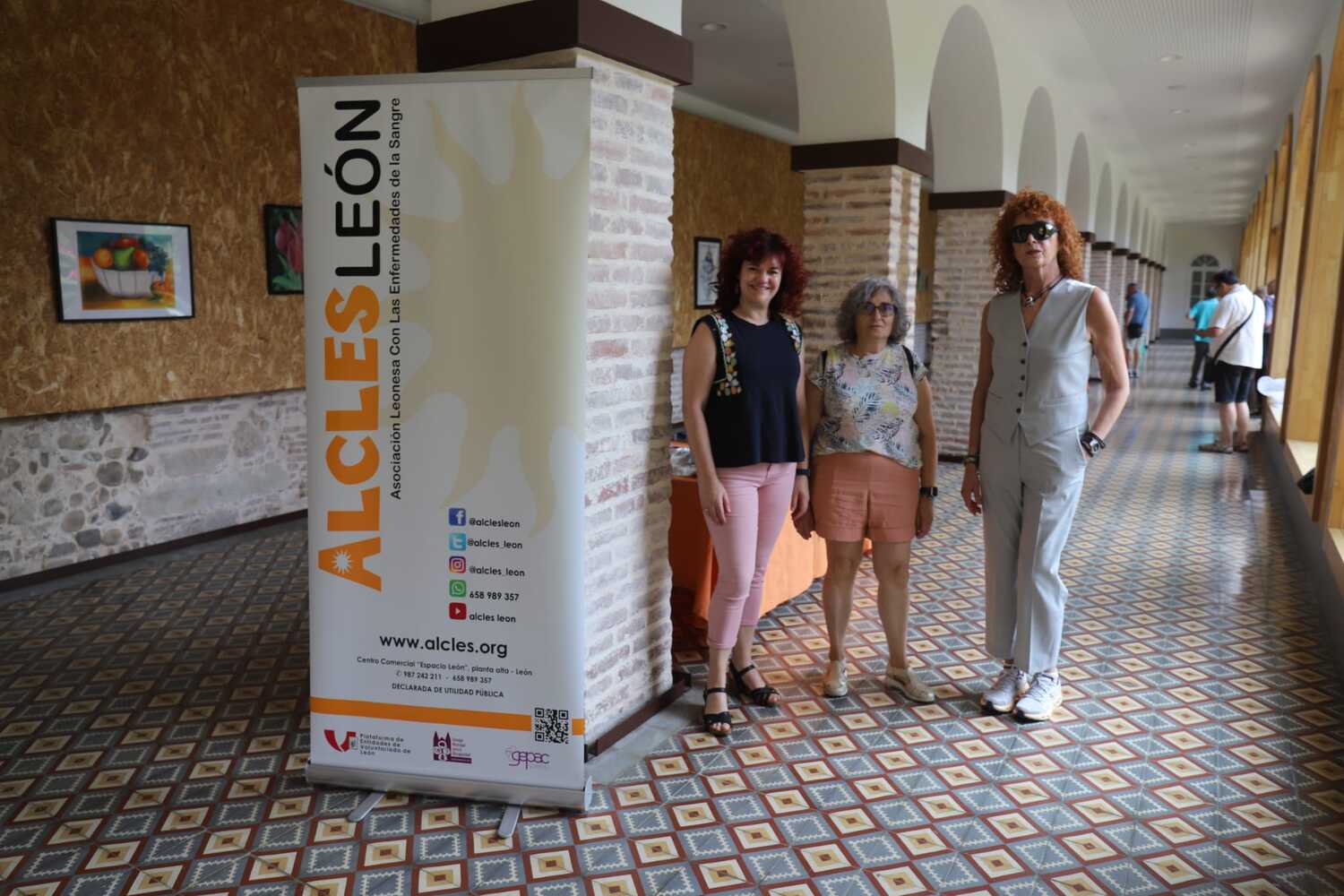 Exposición 'Exponiéndonos' de Acles en el claustro de los Capuchinos