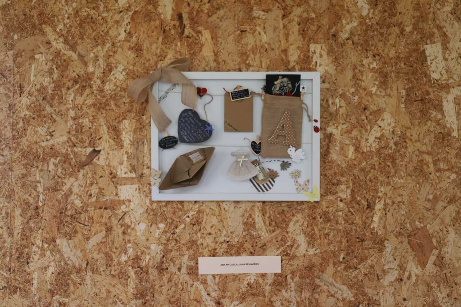 Exposición 'Exponiéndonos' de Acles en el claustro de los Capuchinos