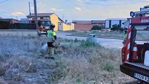 Los bomberos del SEPEIS sofocan un incendio en Laguna de Negrillos (León)