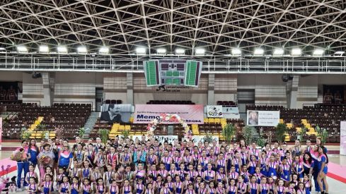 El Club Ritmo brilla un año más en su gran exhibición con 130 gimnastas 