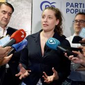 La presidenta del PP de León, Ester Muñoz, vota en las primarias del partido | Campillo / ICAL