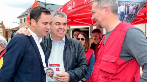 Javier Alfonso Cendón, Santos Cerdán y Jorge Robles en Villaquilambre | Campillo / ICAL