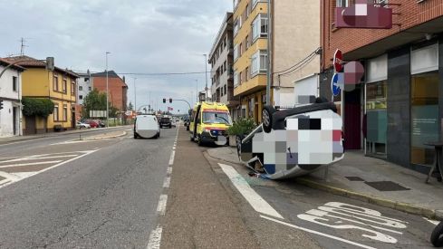 Heridas dos mujeres tras un accidente entre un coche y una furgoneta en Trobajo del Cerecedo (León) | Policía Local de León