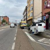 Heridas dos mujeres tras un accidente entre un coche y una furgoneta en Trobajo del Cerecedo (León) | Policía Local de León Heridas dos mujeres tras un accidente entre un coche y una furgoneta en Trobajo del Cerecedo (León) | Policía Local de León