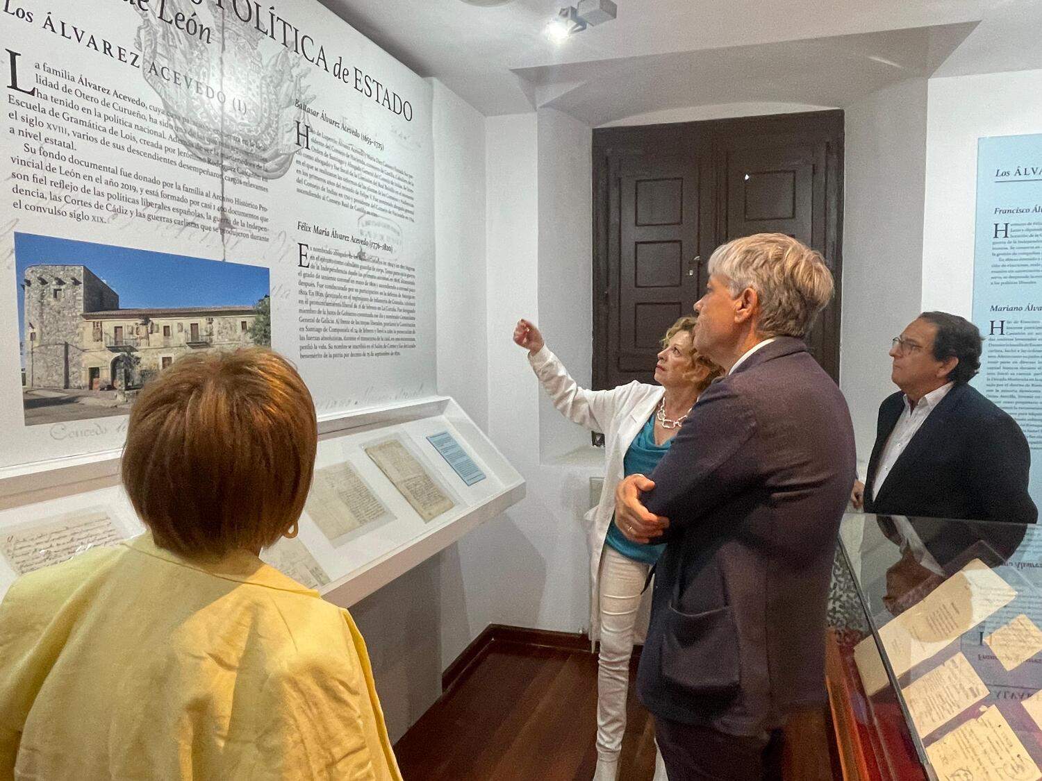 Inauguración de la nueva exposición en el Archivo Histórico Provincial de León 