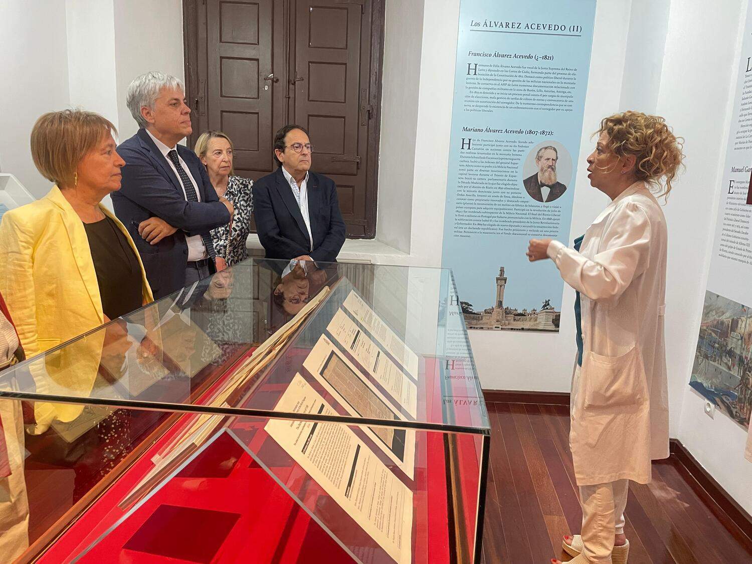 Inauguración de la nueva exposición en el Archivo Histórico Provincial de León 