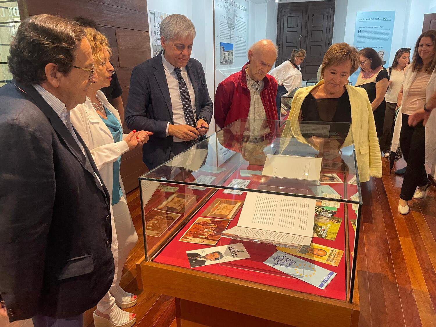Inauguración de la nueva exposición en el Archivo Histórico Provincial de León 