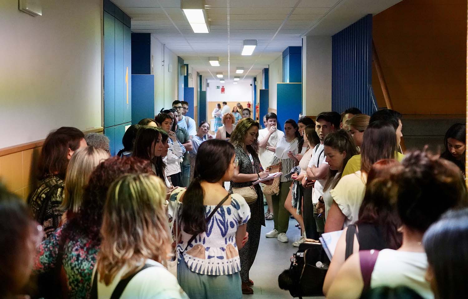 Oposiciones profesores Castilla y León | Más de 17.000 opositores optan a las 1.386 plazas de maestro y Secundaria en las nueve capitales de provincia y Ponferrada Oposiciones profesores Castilla y León | Más de 17.000 opositores optan a las 1.386 plazas de maestro y Secundaria en las nueve capitales de provincia y Ponferrada