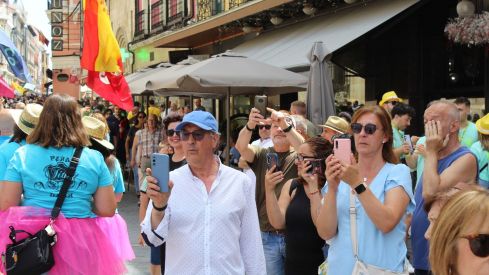 Las peñas llenan León de color, música y fiesta