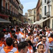 Más de 1.800 personas llenan León de color, música y fiesta con el Día de las Peñas