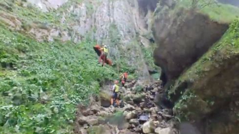 Trasladada al Hospital de León después de caer desde 6 metros haciendo rápel en las Cuevas de Valporquero