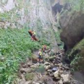 Trasladada al Hospital de León después de caer desde 6 metros haciendo rápel en las Cuevas de Valporquero Trasladada al Hospital de León después de caer desde 6 metros haciendo rápel en las Cuevas de Valporquero