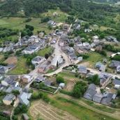 Magaz de Arriba a vista de dron | El medio rural de la provincia de León pierde 771 vecinos en 2024 y encabeza el envejecimiento en Castilla y León